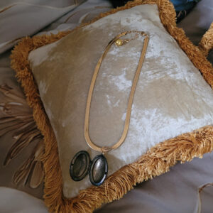 Collier « cadre à secrets »